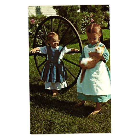 Old Order Amish Mennonite Girls Kalona Iowa Postcard Traditional Attire Vintage - Picture 1 of 2